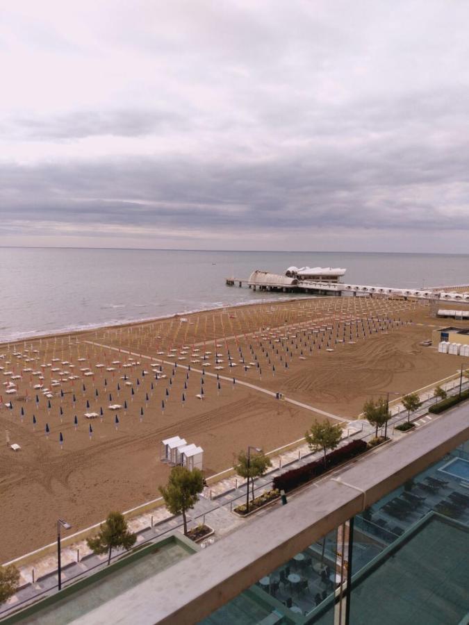 Hotel Columbus Lignano Sabbiadoro Buitenkant foto