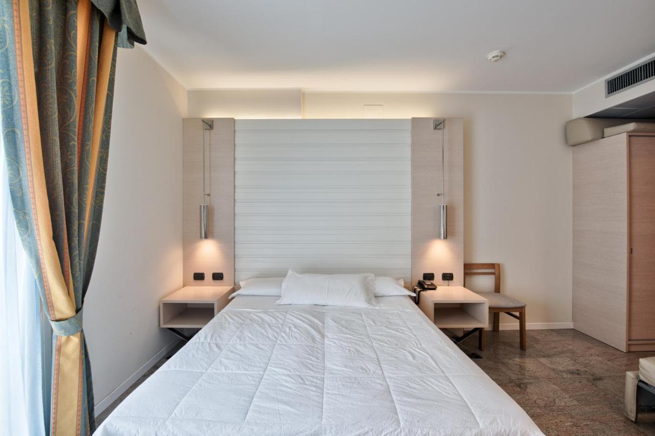 Hotel Columbus Lignano Sabbiadoro Buitenkant foto