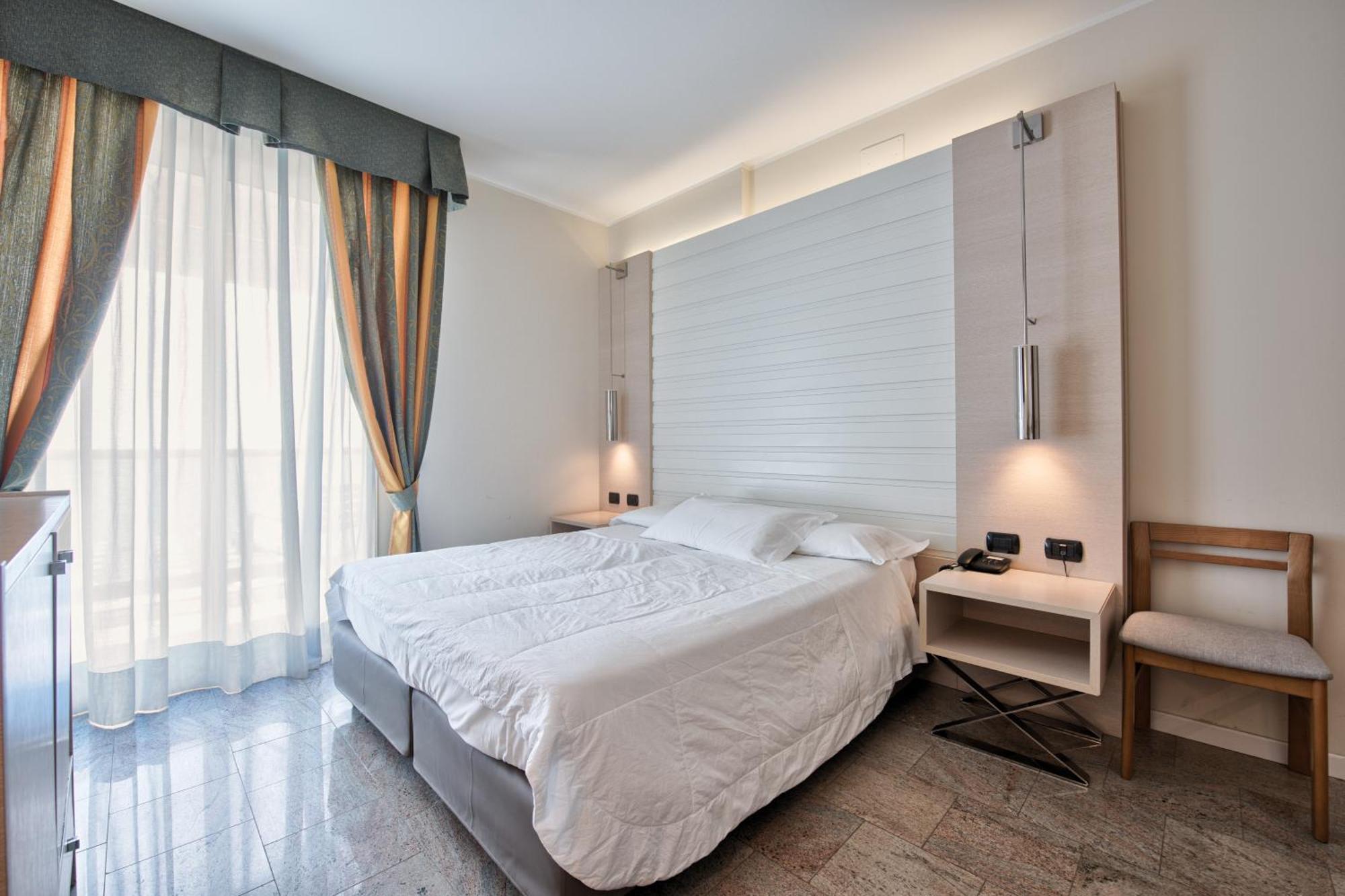 Hotel Columbus Lignano Sabbiadoro Buitenkant foto