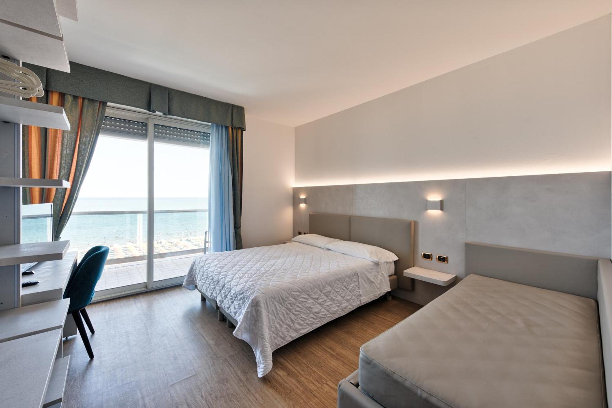 Hotel Columbus Lignano Sabbiadoro Buitenkant foto
