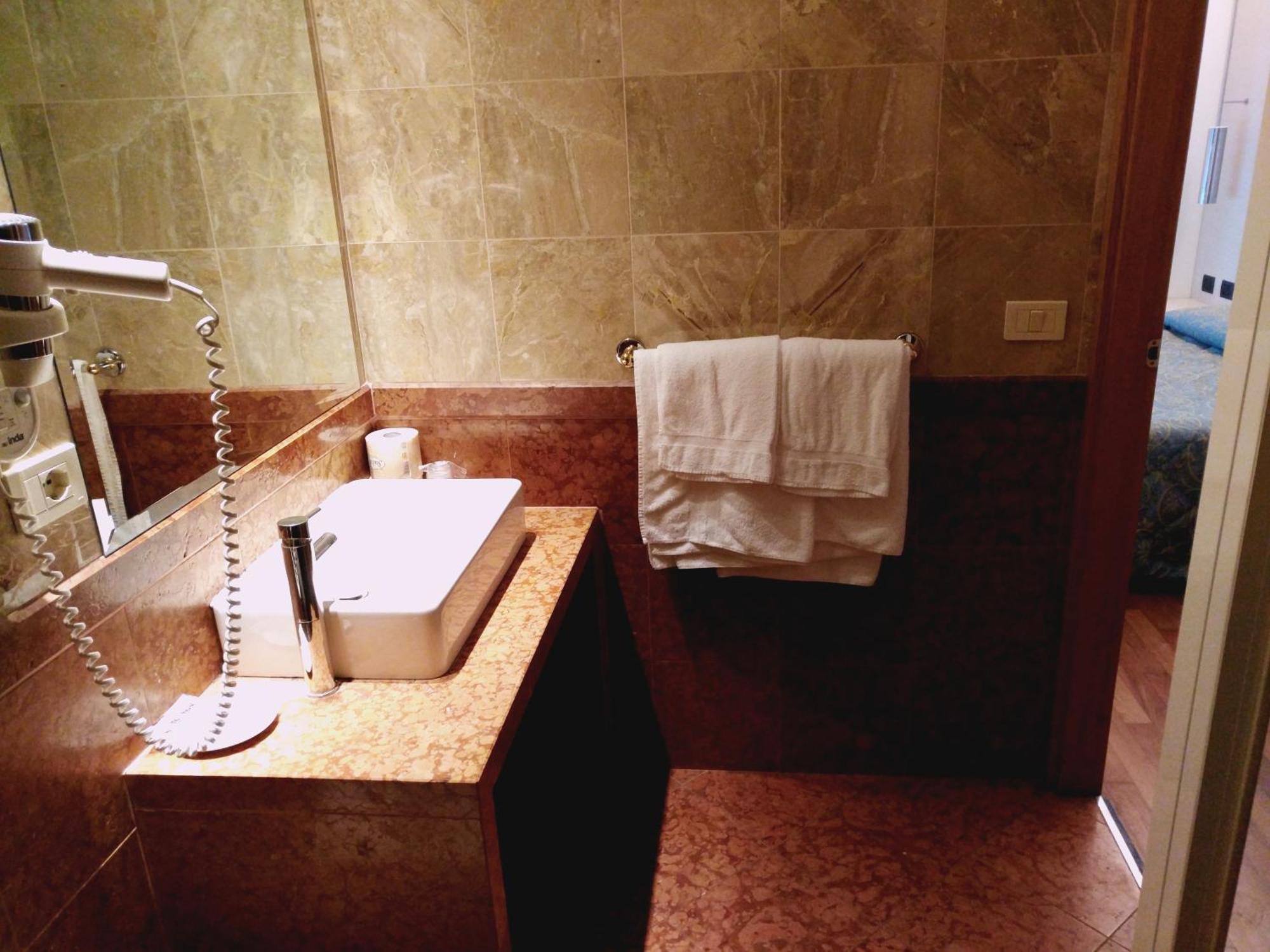 Hotel Columbus Lignano Sabbiadoro Buitenkant foto