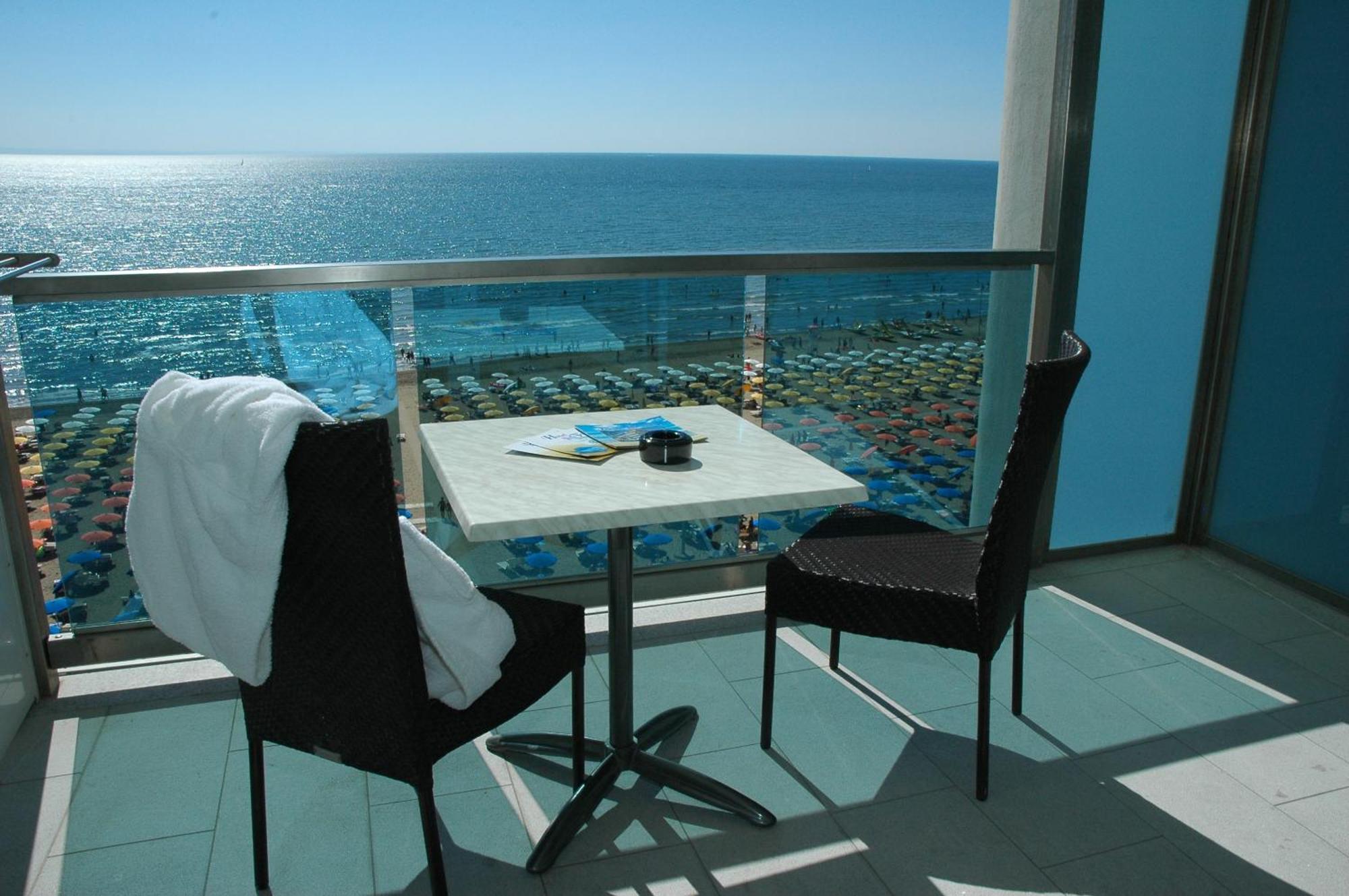 Hotel Columbus Lignano Sabbiadoro Buitenkant foto