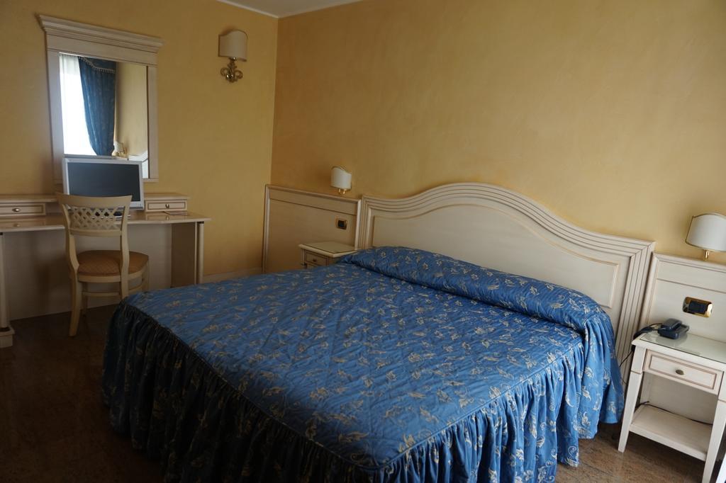 Hotel Columbus Lignano Sabbiadoro Buitenkant foto