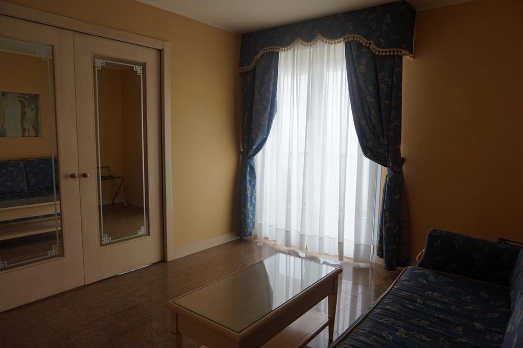 Hotel Columbus Lignano Sabbiadoro Buitenkant foto