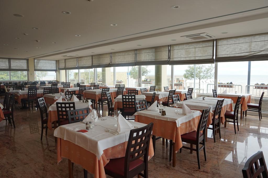 Hotel Columbus Lignano Sabbiadoro Buitenkant foto