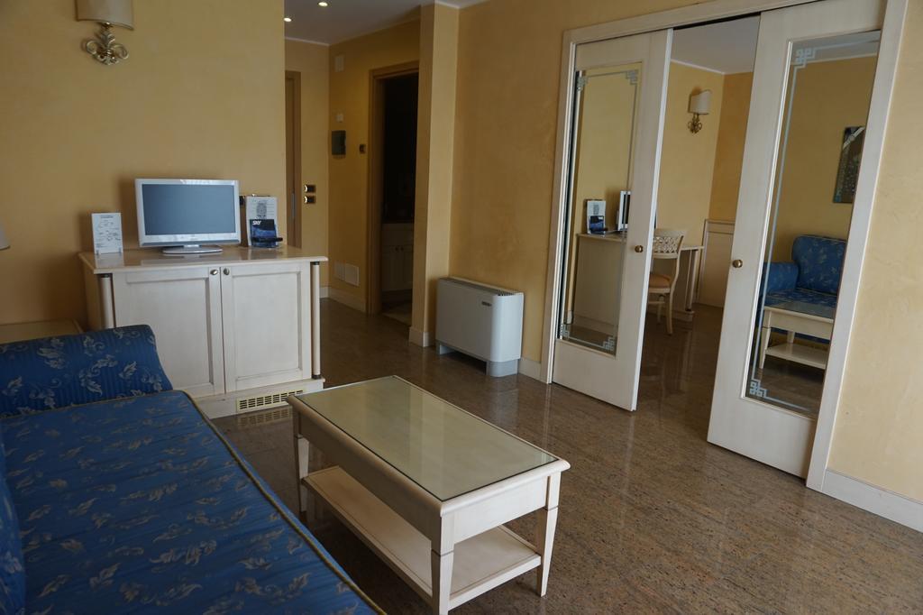 Hotel Columbus Lignano Sabbiadoro Buitenkant foto