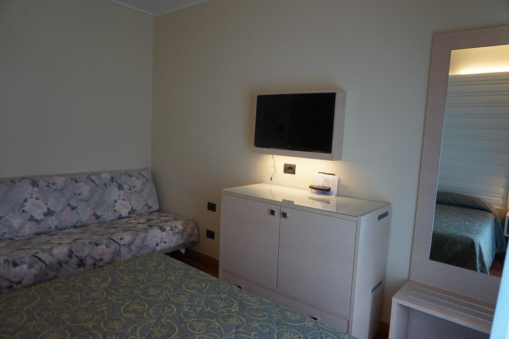 Hotel Columbus Lignano Sabbiadoro Buitenkant foto