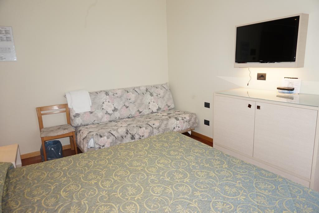 Hotel Columbus Lignano Sabbiadoro Buitenkant foto