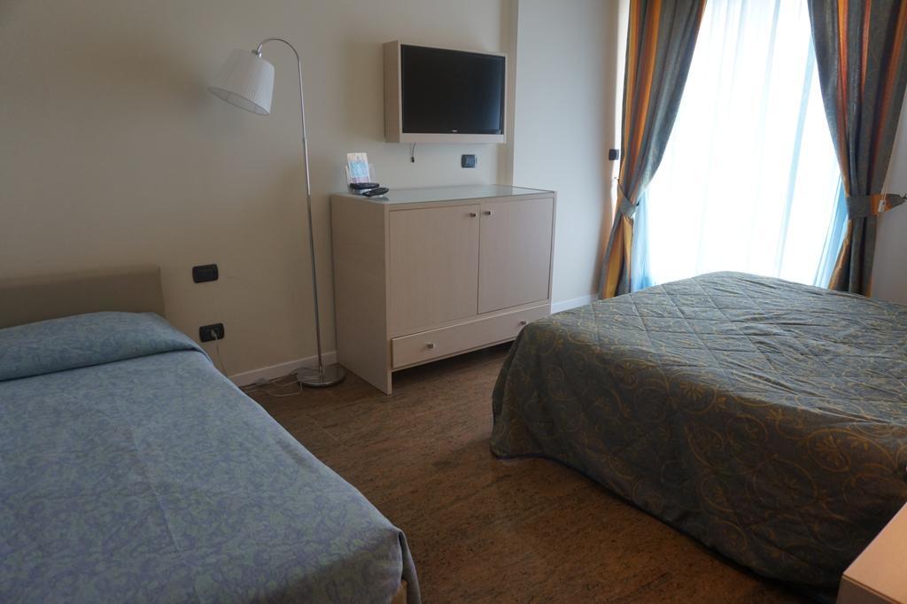 Hotel Columbus Lignano Sabbiadoro Buitenkant foto