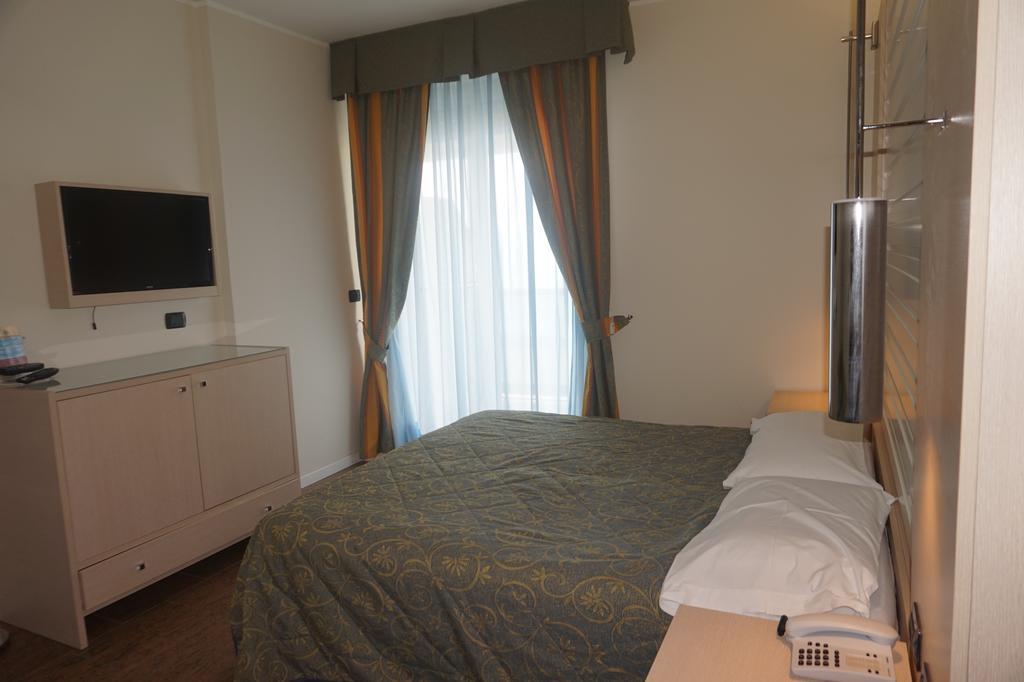 Hotel Columbus Lignano Sabbiadoro Buitenkant foto