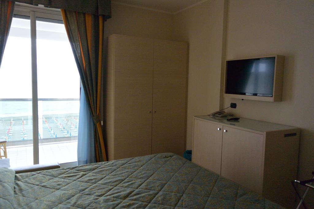Hotel Columbus Lignano Sabbiadoro Kamer foto