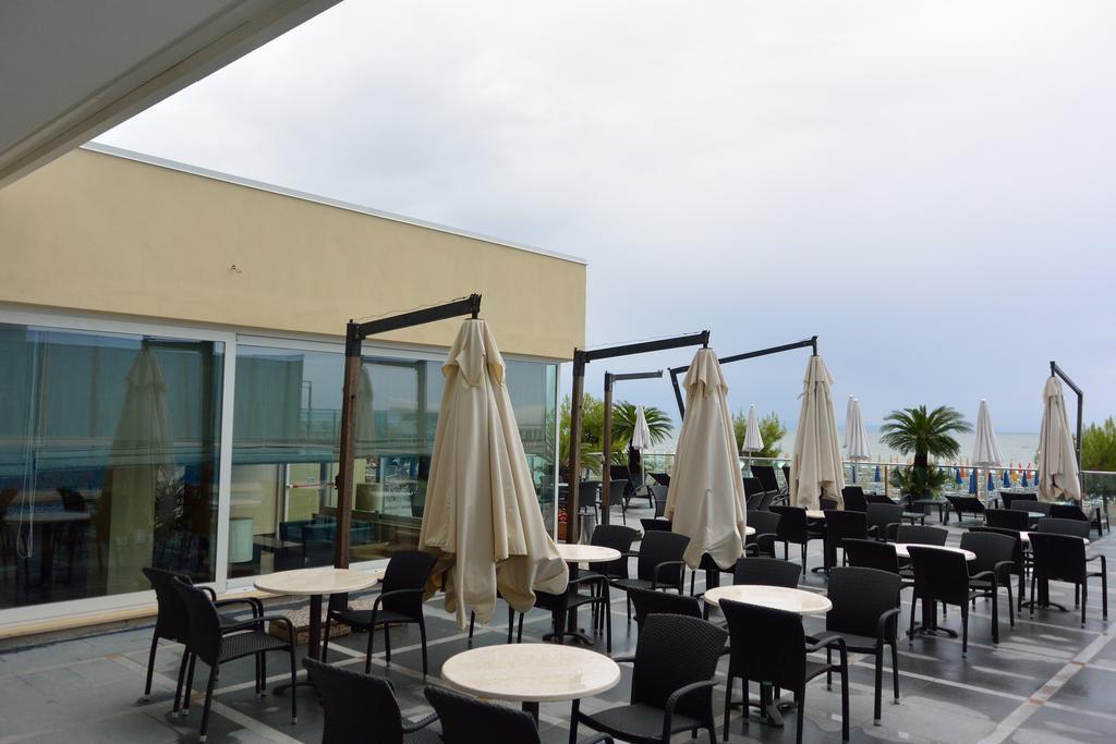 Hotel Columbus Lignano Sabbiadoro Buitenkant foto